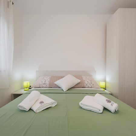 Apartments Mare Trogir Rum bild