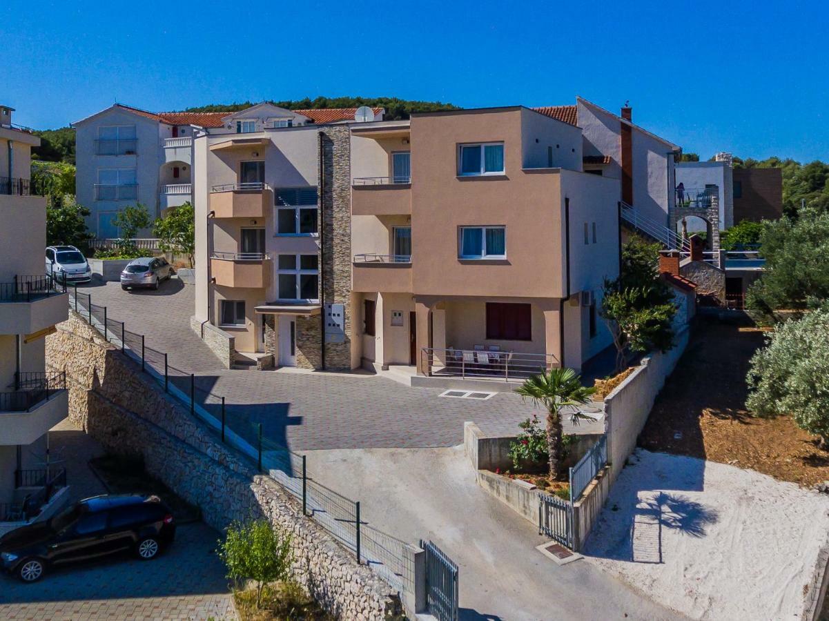 Apartments Mare Trogir Exteriör bild