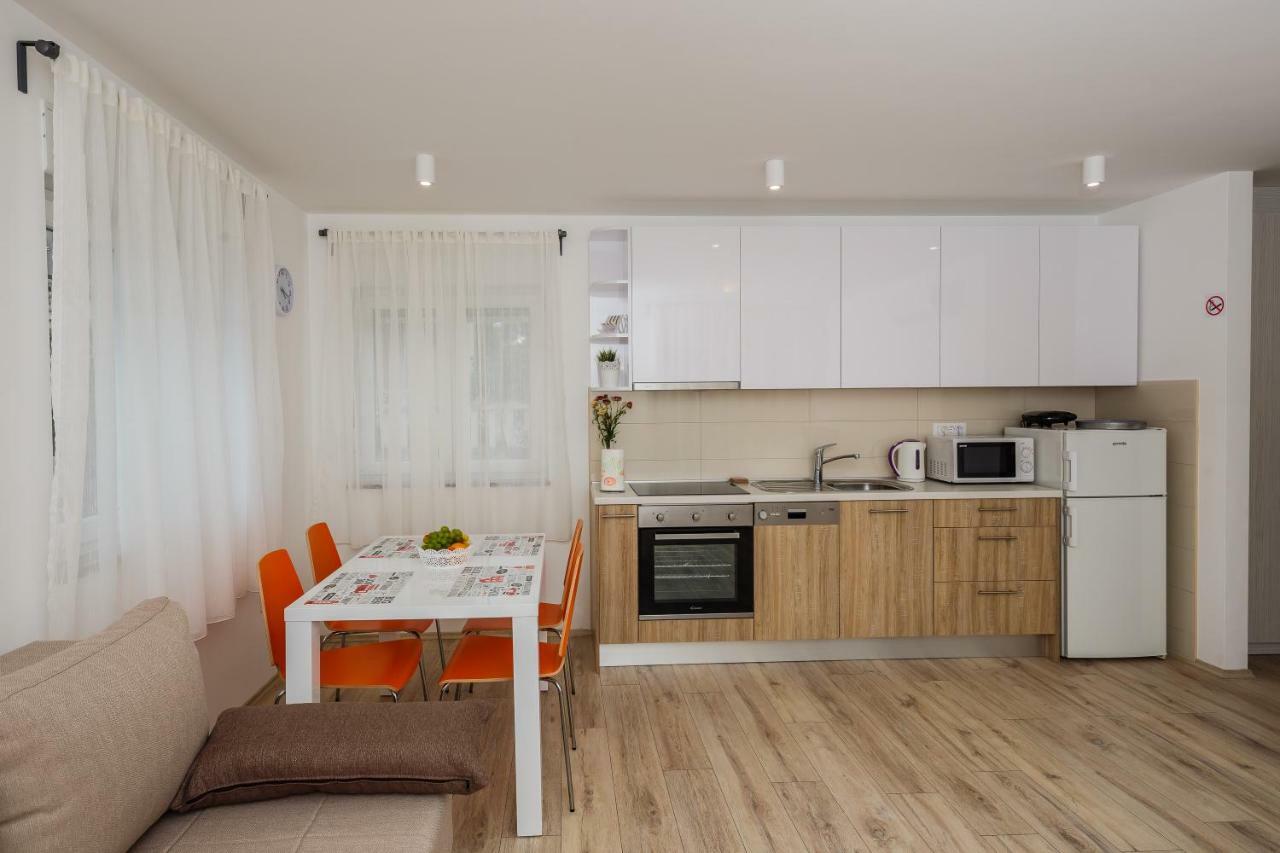 Apartments Mare Trogir Exteriör bild