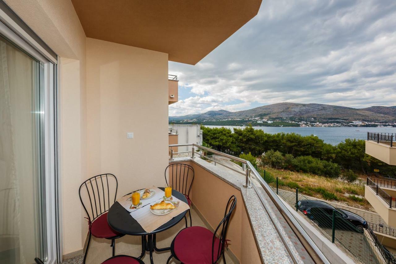 Apartments Mare Trogir Exteriör bild
