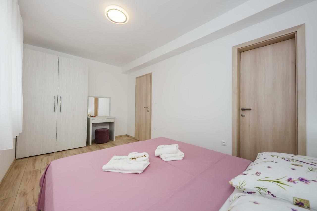 Apartments Mare Trogir Exteriör bild
