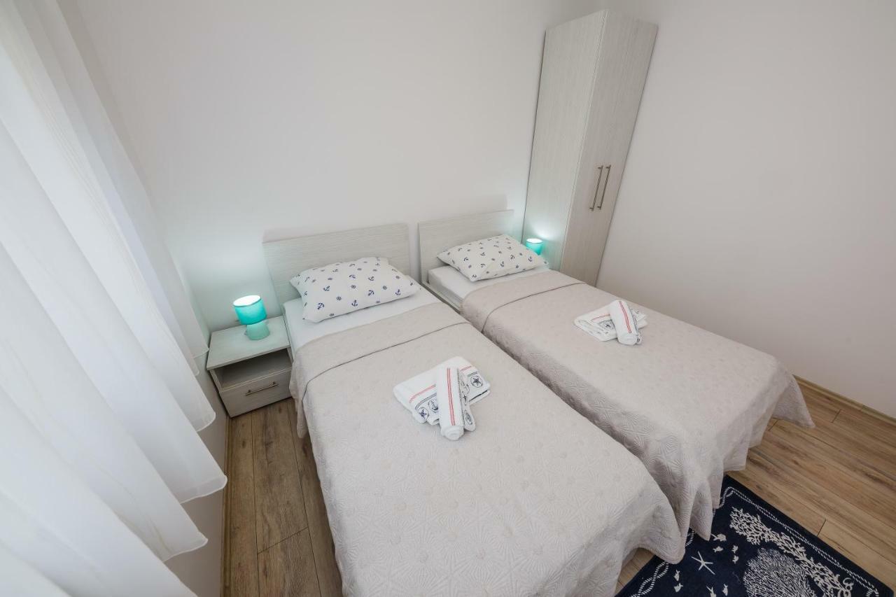 Apartments Mare Trogir Rum bild