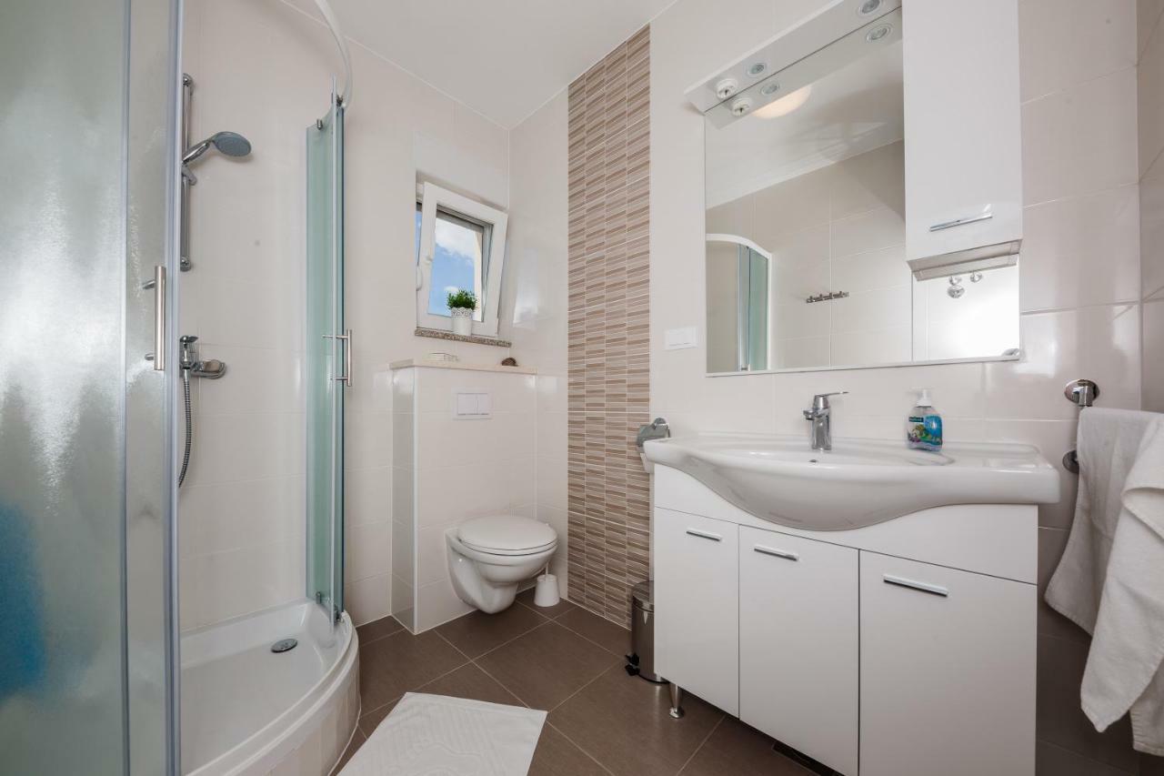 Apartments Mare Trogir Rum bild