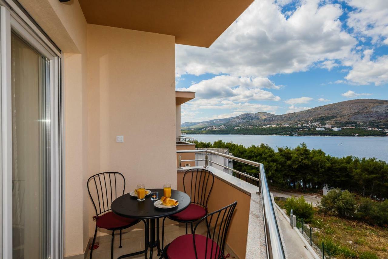 Apartments Mare Trogir Exteriör bild