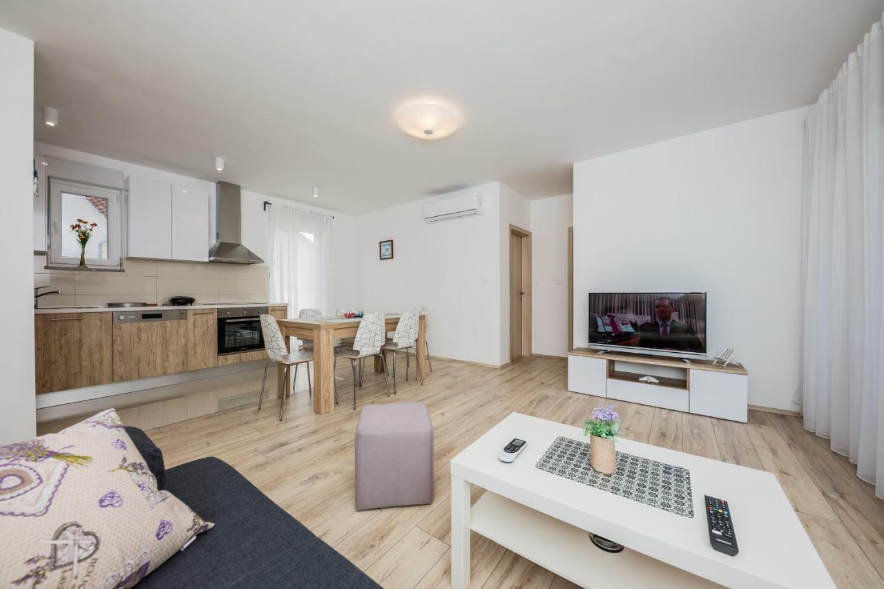 Apartments Mare Trogir Exteriör bild